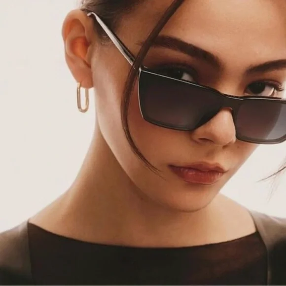 Quay Australia Bad Habit Red Sunglasses for Women- no pouch - Picture 3 of 5